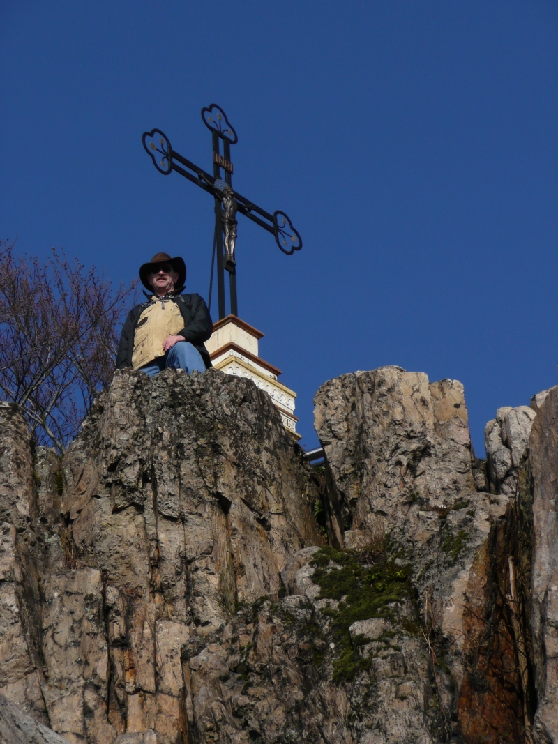 Am Gipfelkreuz auf dem Litermont