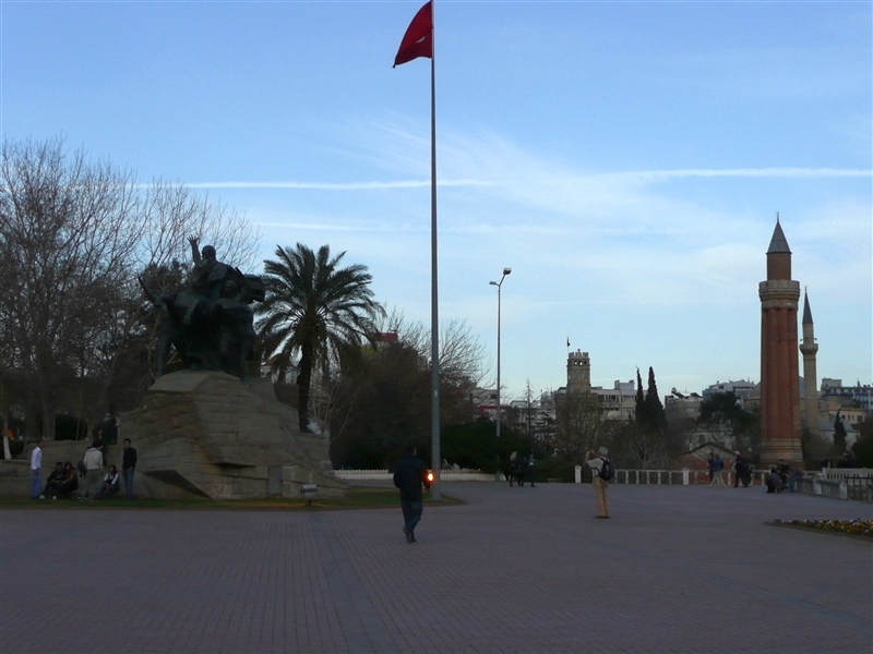 Antalya_Atatuerk-Denkmal.jpg